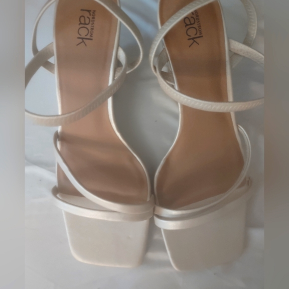Gold Nordstrom size 8.5 high heel - Picture 1 of 1